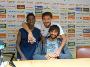 Gianmarco Pozzecco con il giovanissimo Samson Carianni e Gianluca Basile