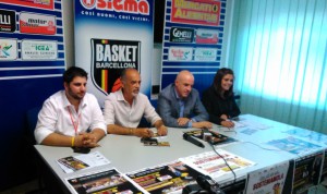 I presenti alla conferenza stampa