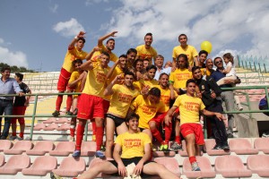 Paolo Giuliano durante i festeggiamenti per la promozione nel 2013