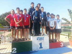 Il podio della staffetta 4x100 stile libero