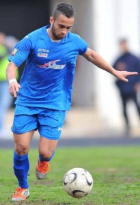 Simone Figura in azione con la maglia del Siracusa