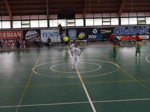 Il calcio d'inizio della sfida