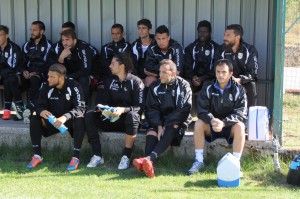 La nutrita panchina dell'ACR Messina, che accoglie ben 15 calciatori (foto Paolo Furrer)