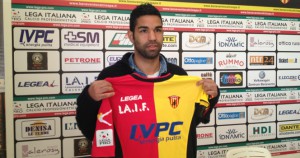 Il dominicano Vinicio Espinal con la divisa del Benevento