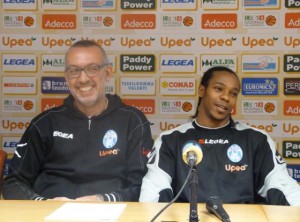 In conferenza stampa con l'americano D'Wayne Mays 