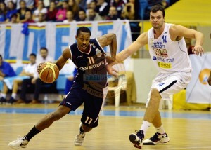 Jevohn Shepherd con la maglia de