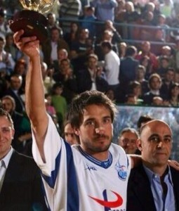 Il vicepresidente paladino insieme al "Poz" giocatore