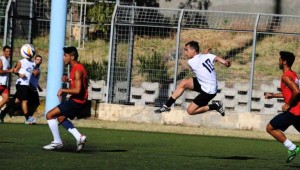 Conclusione acrobatica di Fabio Buda tra deu avversari