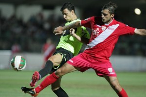 Donnarumma anticipa un avversario