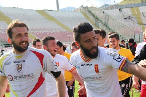 Iuliano durante i festeggiamenti per la promozione