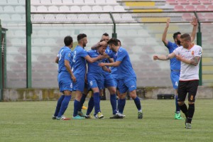 Il Martina festeggia dopo un gol