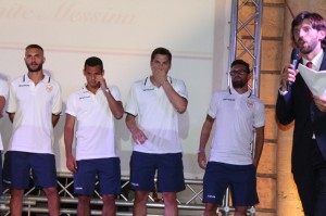 Paez, nel giorno della presentazione, con Lagomarsini e Vincenzo Pepe
