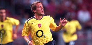 Lupoli con la divisa dell'Arsenal. Per lui quattro stagioni in Inghilterra