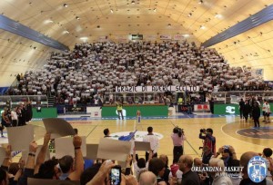 Il tributo del "PalaFantozzi" ai suoi beniamini
