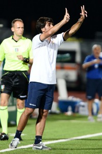 Le indicazioni di Grassadonia dalla panchina (foto Matteo Papini-Paolo Furrer)