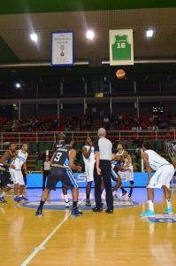 La palla a due del Trofeo Vito Lepore