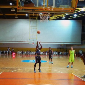 L'ex NBA Jonny Flynnin lunetta