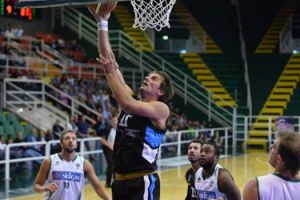 Appoggio a canestro di Nicevic