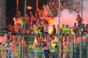 Spettacolo di colori nel settore ospiti del "Granillo"