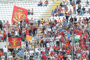 I tifosi presenti domenica sugli spaltidel San Filippo per la "prima" con la Lupa Roma