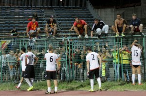 La squadra a colloquio con i tifosi a fine gara
