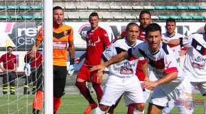 Una fase del match tra Reggina e Casertana. E' finita 2-2 al "Granillo"