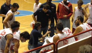 Alex Finelli (Forl') parla alla squadra durnate un time out