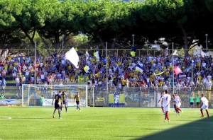 I tifosi della Juve Stabia nella loro tradizionale Curva