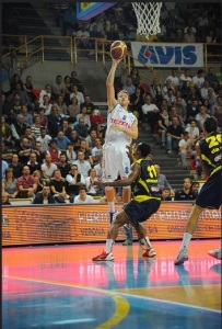 Jevohn Shepherd in difesa