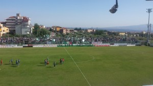 La splendida cornice di pubblico che ha caratterizzato la sfida tra Lamezia e Catanzaro