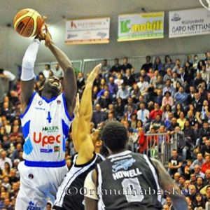 Dario Hunt lotta con 
