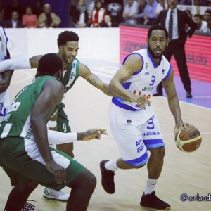 Freeman braccato dalla difesa di Avellino