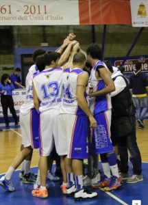 Il Cocuzza festeggia a fine partita la vittoria