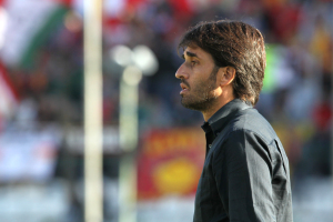 Il tecnico Gianluca Grassadonia osserva la squadra dalla panchina (foto Gabriele Maricchiolo)