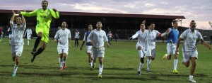 I giocatori del Milazzo celebrano un successo