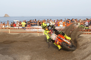 evoluzioni spettacolari dell'otto volte campione del mondo Cairoli - Foto Roberta Fazio