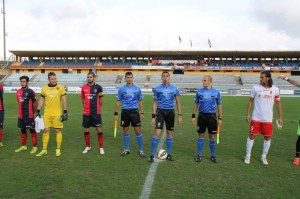 La terna arbitrale ed i due capitani al San Vito