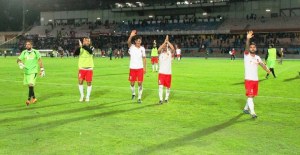 La squadra ringrazia i tifosi al seguito per il sostegno incessante a fine gara