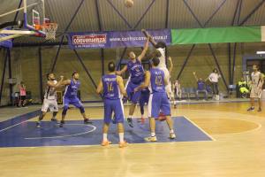 Milazzo- Cefalù 84-64 Rahmann in azione d'attacco (foto Martina Badami)