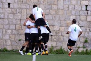 L'esultanza dei calciatori del Camaro per la rete di Cannuni (foto Giovanni Isolino)