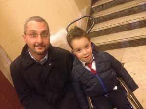 Il dott. Gianluca Vita con il piccolo Domenico Russo