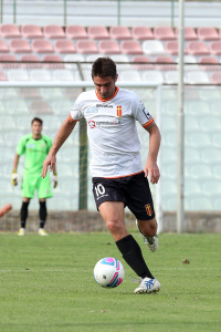 La punta milanese in azione con la divisa dell'ACR al San Filippo