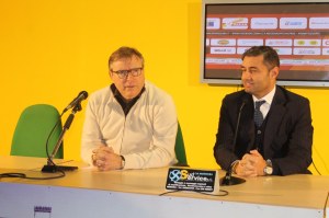 Lo Monaco accanto a Pagni durante la presentazione del ds