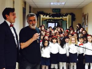 Il Maestro Costantino Lauria, Sindaco Accorinti e il Coro
