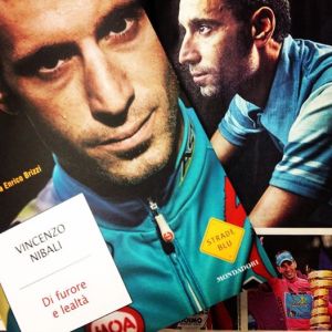 La copertina del libro di Vincenzo Nibali