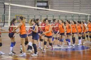Il saluto tra le due squadre