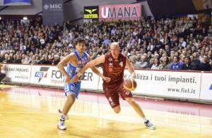 Il pivot di Venezia Hrvoje Peric in azione 