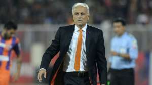 Ancora il tecnico del Pune City Franco Colomba, nel corso di un match della ISL