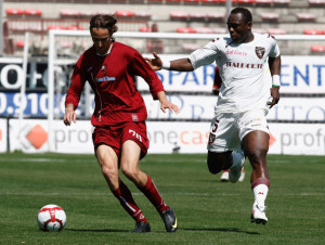 Barusso in azione con la maglia del Torino contro la Reggina