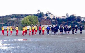 Contesse-Sampietrese 0-0. Le due formazioni schierate a centrocampo
